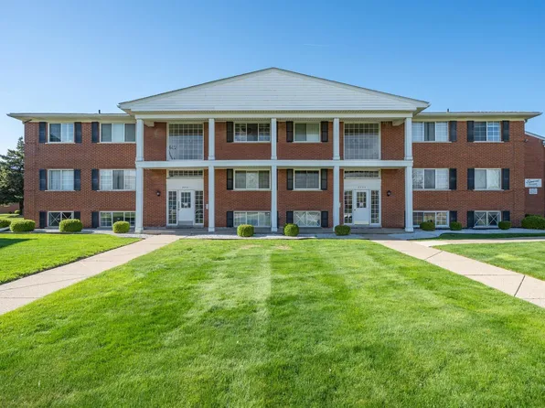 8210 Crestview Dr, Sterling Heights, MI 48312