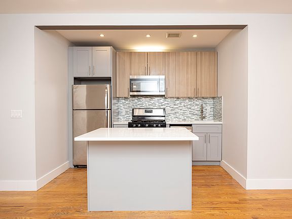 4th image of 126 Douglass St #1B