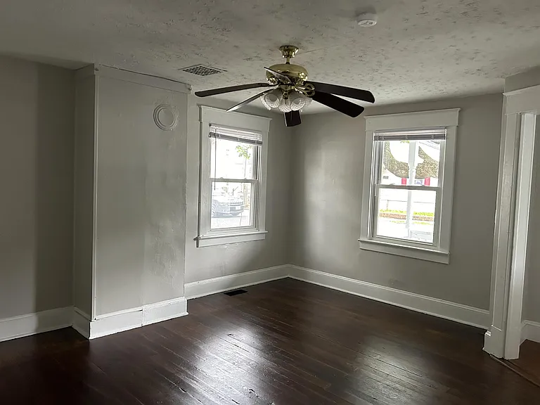 26 Jackson Ave — Photo 2