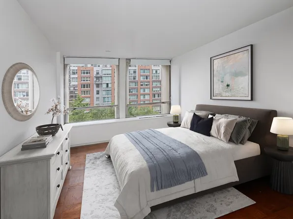 300 East 33rd Street 2L image 3 of 4