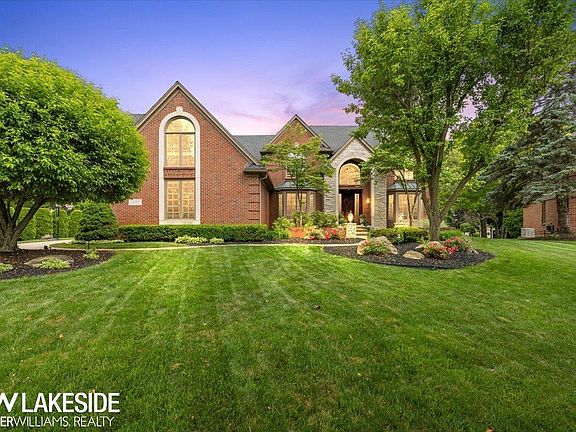 2nd image of 1387 Pebble Ridge Dr