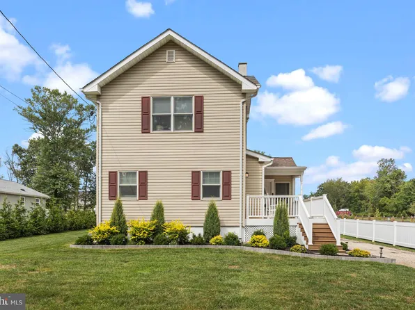 28 Diverty Rd, Pennington, NJ 08534