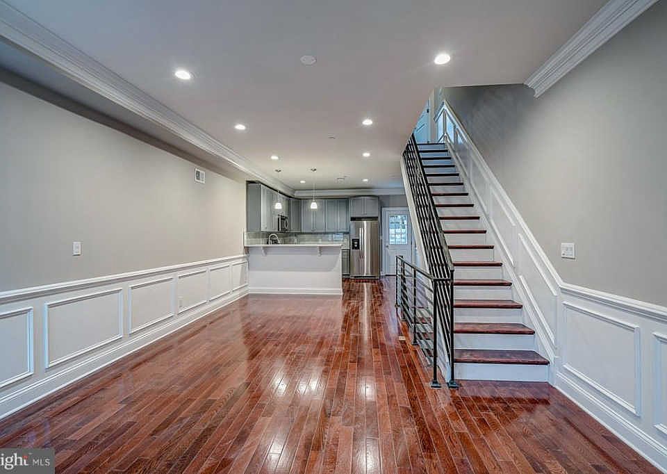 1st image of 608 Earp St