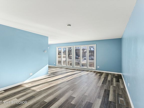 3rd image of 320 Illinois St