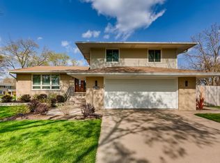 1605 N Rosetree Ln, Mount Prospect, IL 60056