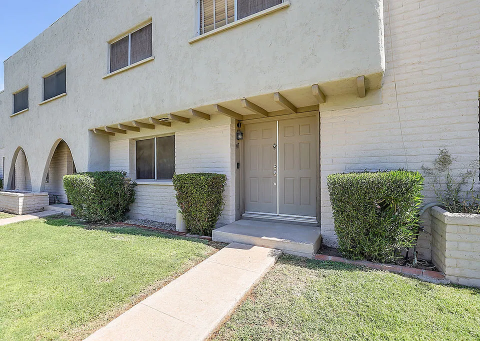 225 N Standage #107