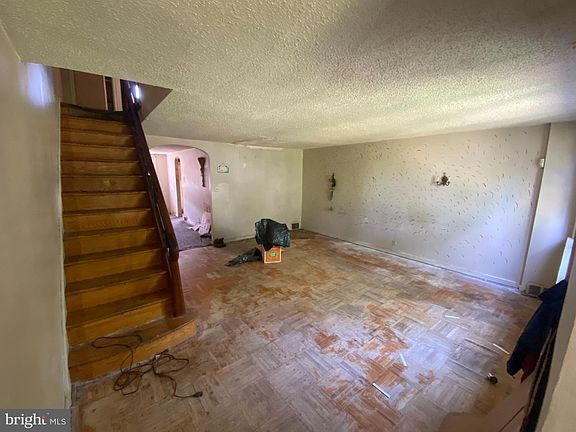 2nd image of 6825 E Roosevelt Blvd