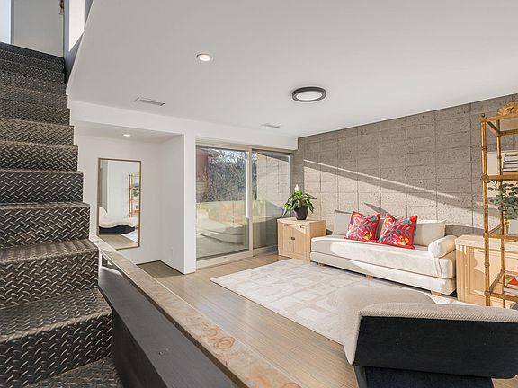 4th image of 860 S Center St