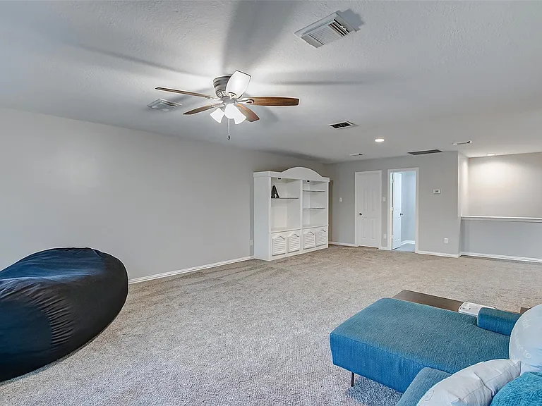 18207 Red Eagle Ct — Photo 32