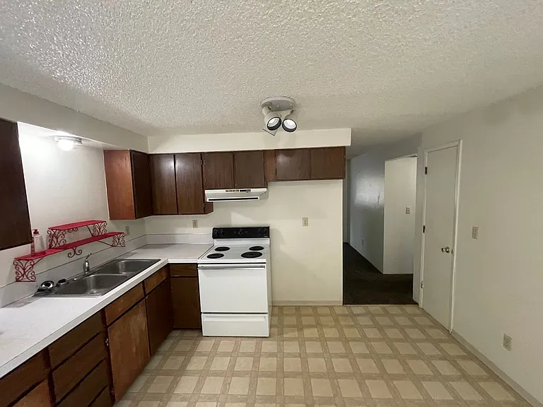 355 E 5th Ave — Photo 14