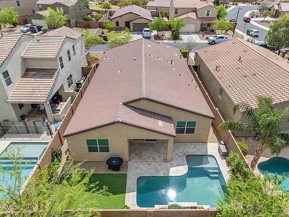 3rd image of 696 W GLEN CANYON Drive