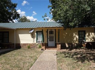 411 South St, Graham, TX 76450