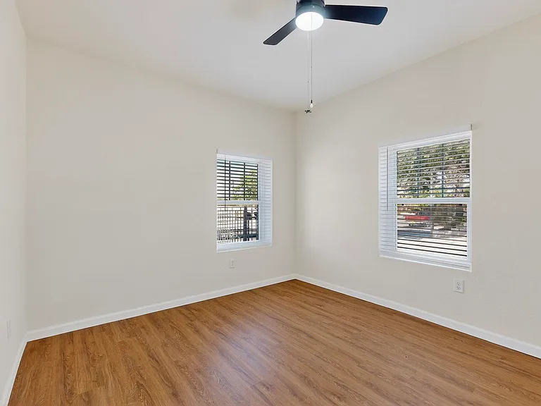 424 Broadway Blvd SE — Photo 3