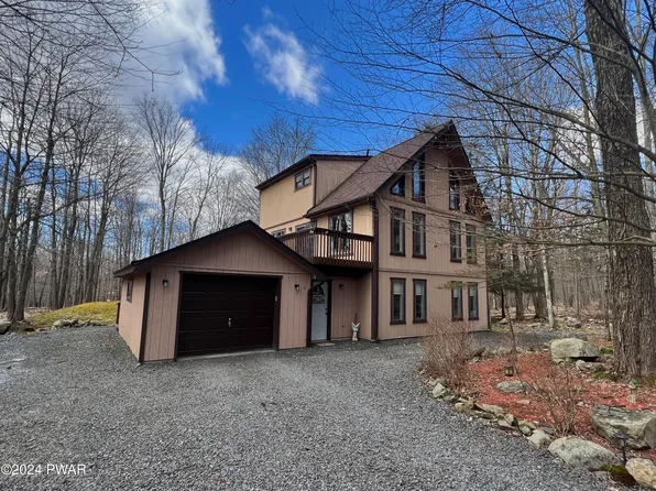 402 Packanack Dr, Clifton, PA 18424