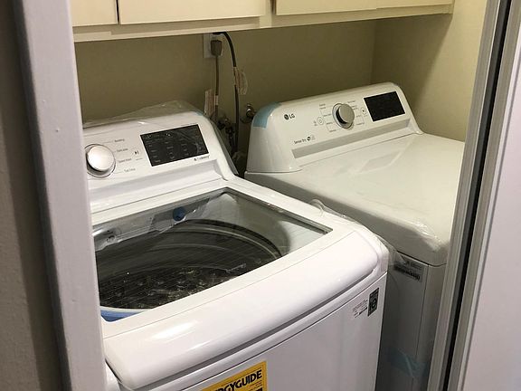 3rd image of 15245 La Maida St APT 204