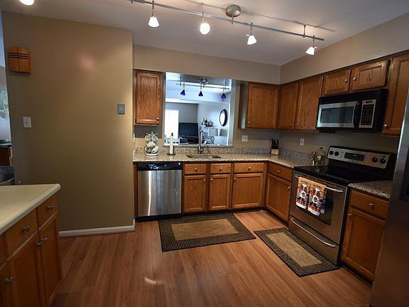 Kitchen (Pass through)