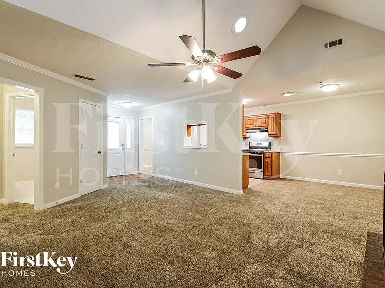 2403 Windridge Dr NE — Photo 4