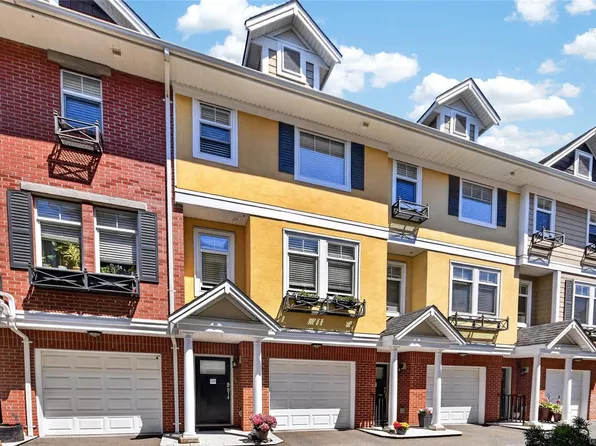 50 Mill St #109, Nanaimo, BC V9R 5A6