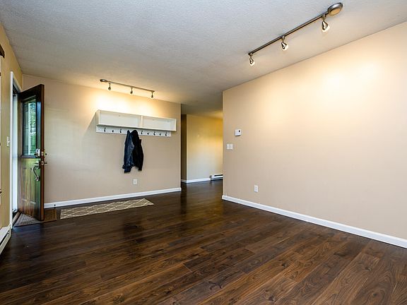 5th image of 10214 Castner Dr