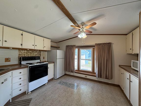 3rd image of 1086 Chicago Rd