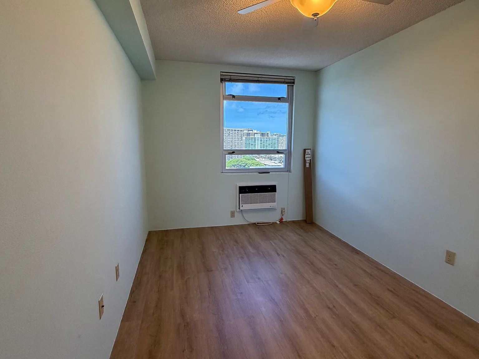 2 bed, 752 sqft, $3,200 — Photo 2