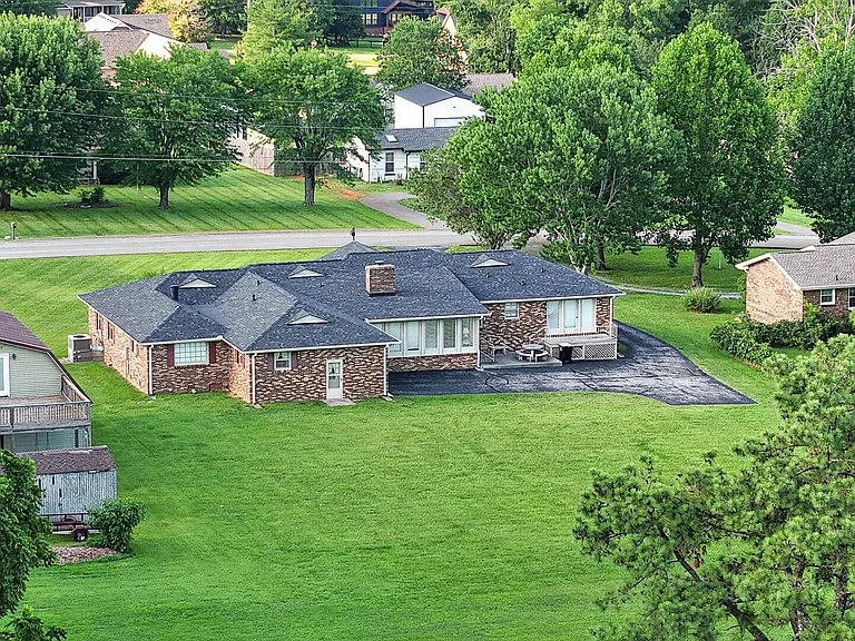 120 Briarwood Dr — Photo 5