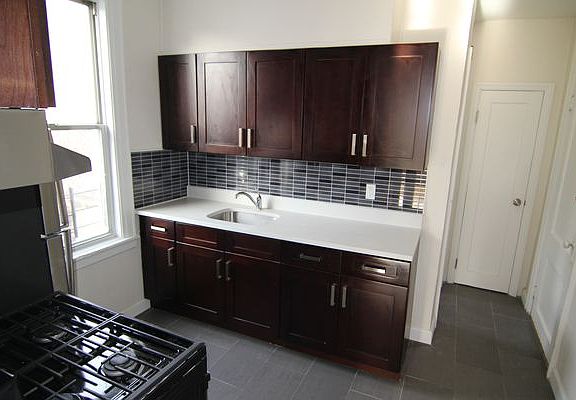 4th image of 3046 48th St APT 2F