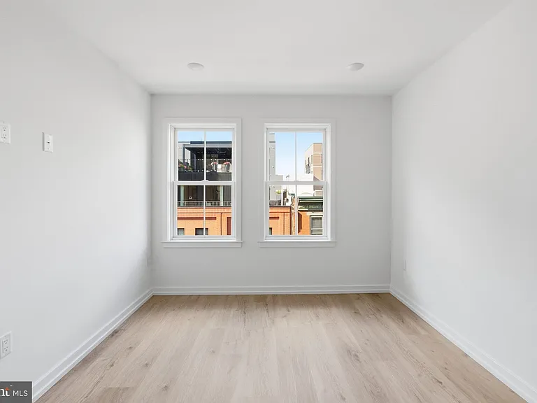 209 New St #4B — Photo 11