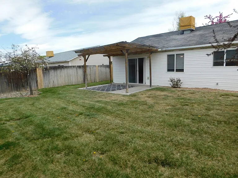 1468 Sagittarius St — Photo 15