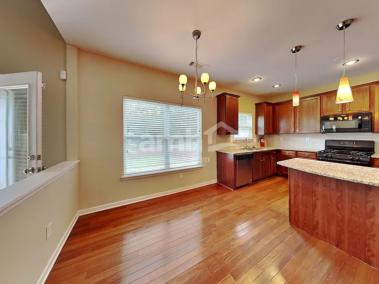 1380 Grey Rock Way — Photo 4