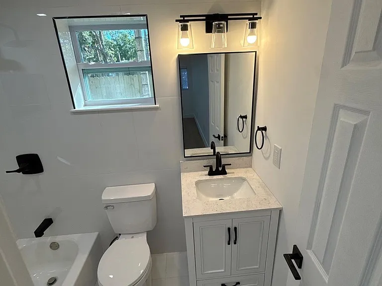 1282 NW 35th St #6 — Photo 6