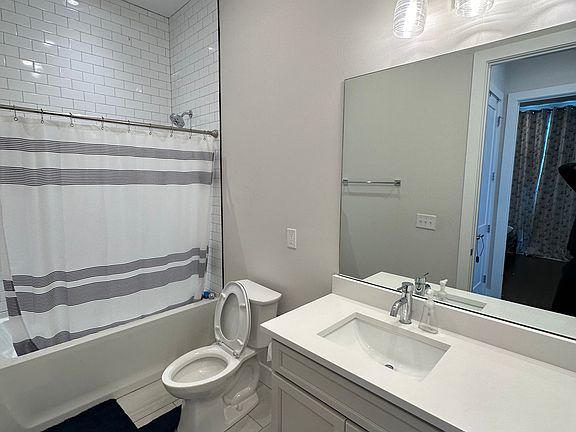 2nd image of 1705B Cass St #B