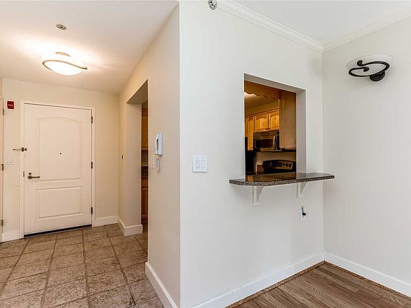 4th image of 50 Merrick Ave