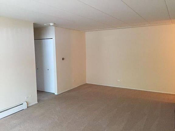 3rd image of 120 N Lincoln Ln APT 1A