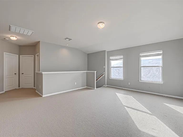 502 Mornington Ln — Photo 45