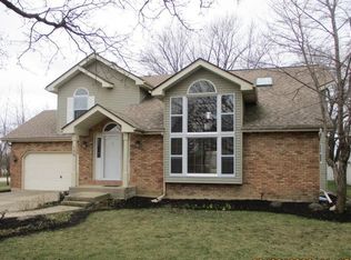 100 Juniper Dr, North Aurora, IL 60542