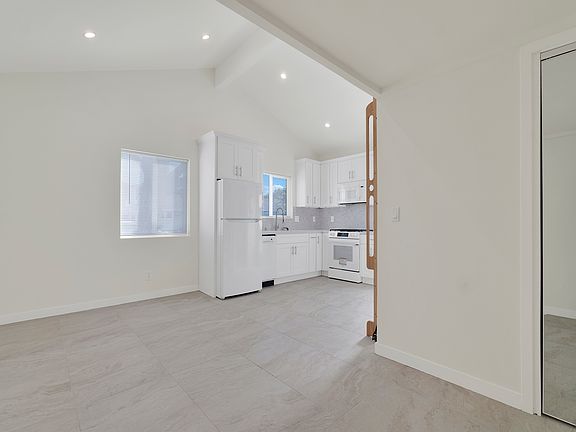 5th image of 19821 Bassett St #1