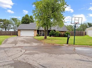1631 Deputy Dr, Clinton, OK 73601