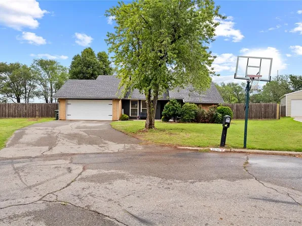 1631 Deputy Dr, Clinton, OK 73601