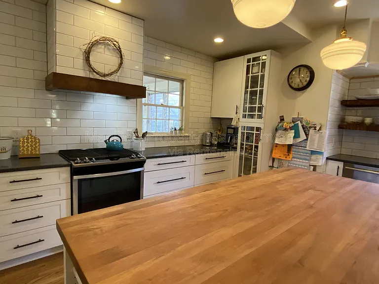 916 Sylvania Ave — Photo 12