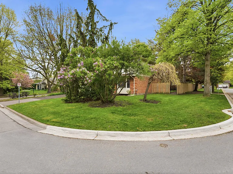 62 Finsbury Cres — Photo 3