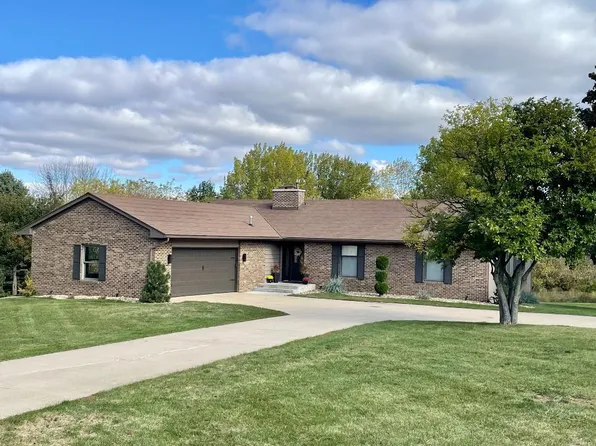 3732 Beaver Ridge Cir, Cedar Falls, IA 50613
