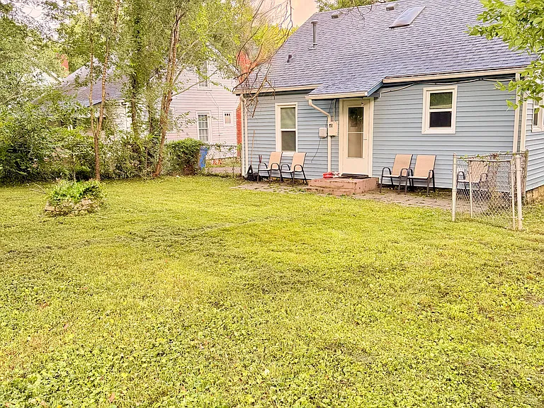 210 Linwood Dr — Photo 13
