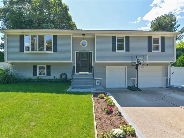 18 Waterman St, Bristol, RI 02809