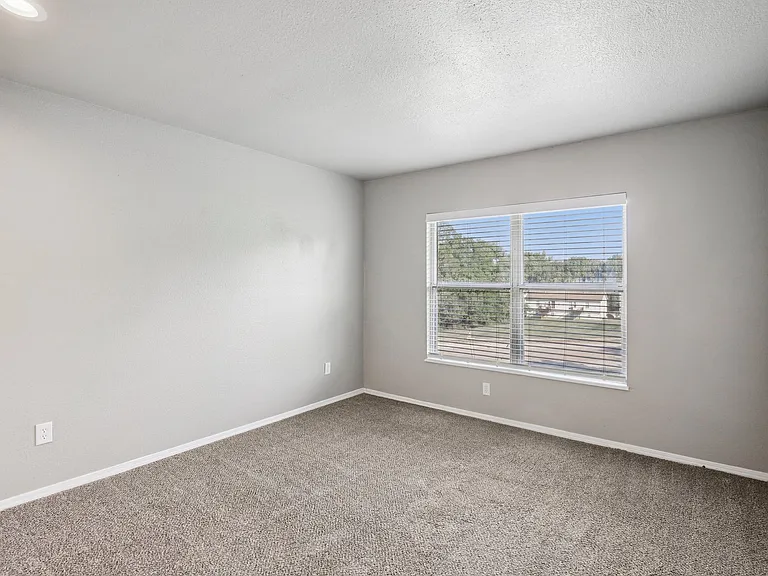 Hidden Hills Apartments — Photo 27