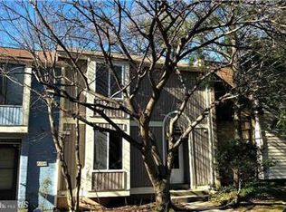 6002 Forrest Hollow Ln, Springfield, VA 22152