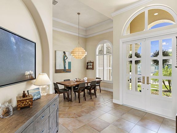 4th image of 1056 Fieldstone Dr