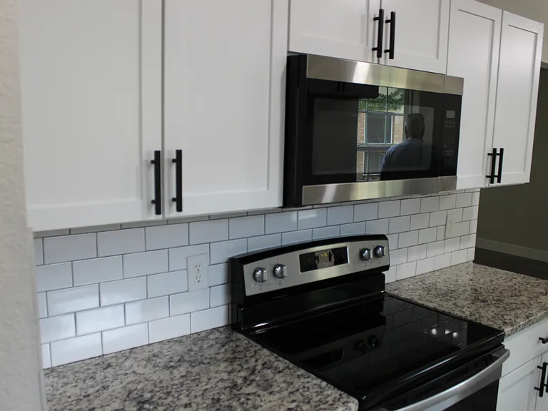 1807 W Scott St — Photo 14