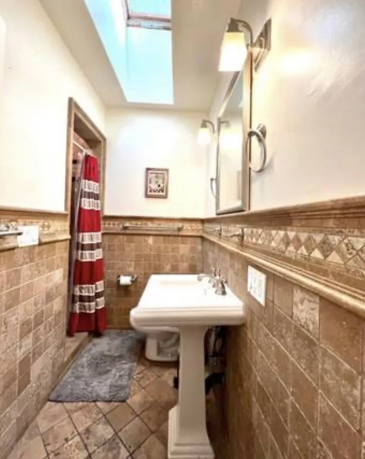1 bed, 3500 sqft, $1,200 — Photo 4