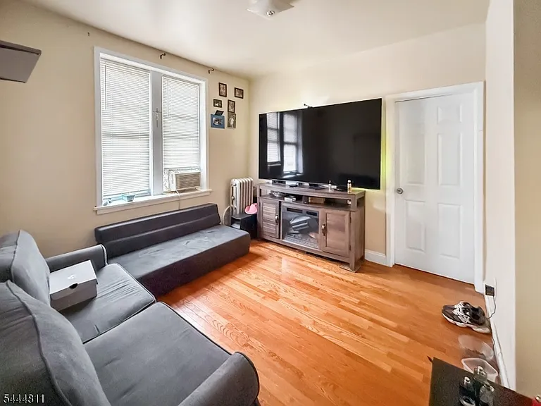 245 Lakeview Ave #7 — Photo 2